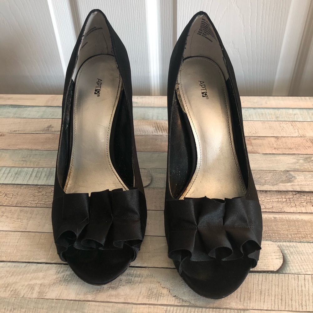 Apt. 9 black pumps with ruffles